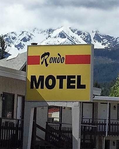 Rondo Motel Голден Екстер'єр фото